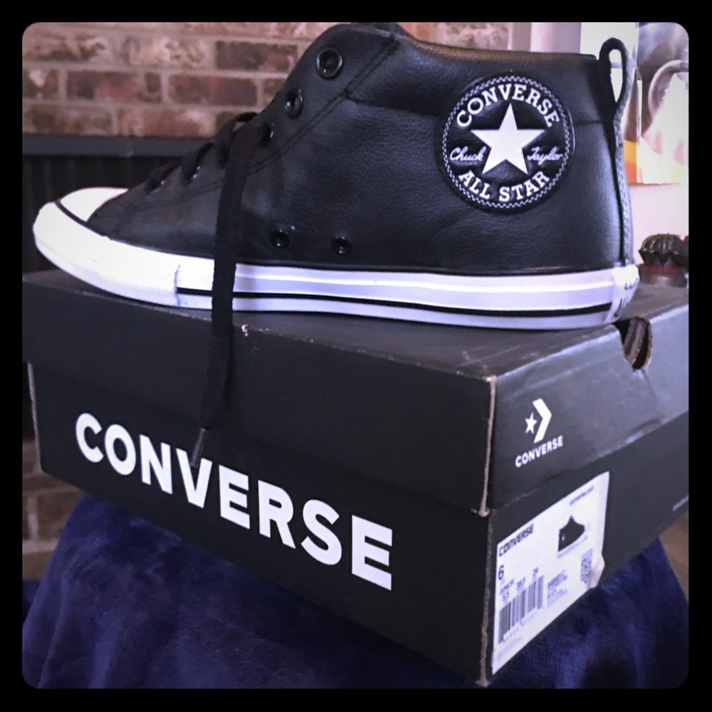 Converse leather Chuck Taylor miss sz 6 men’s